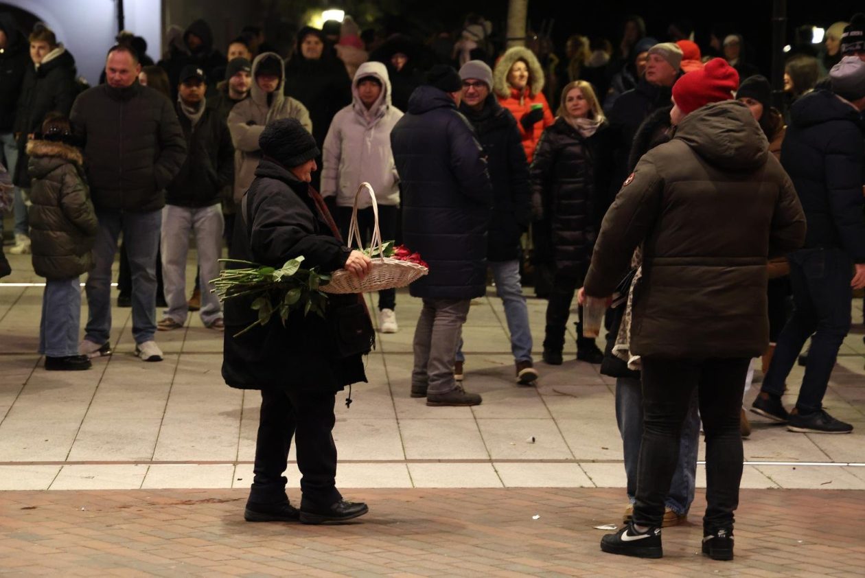 PXL_010126_144112505