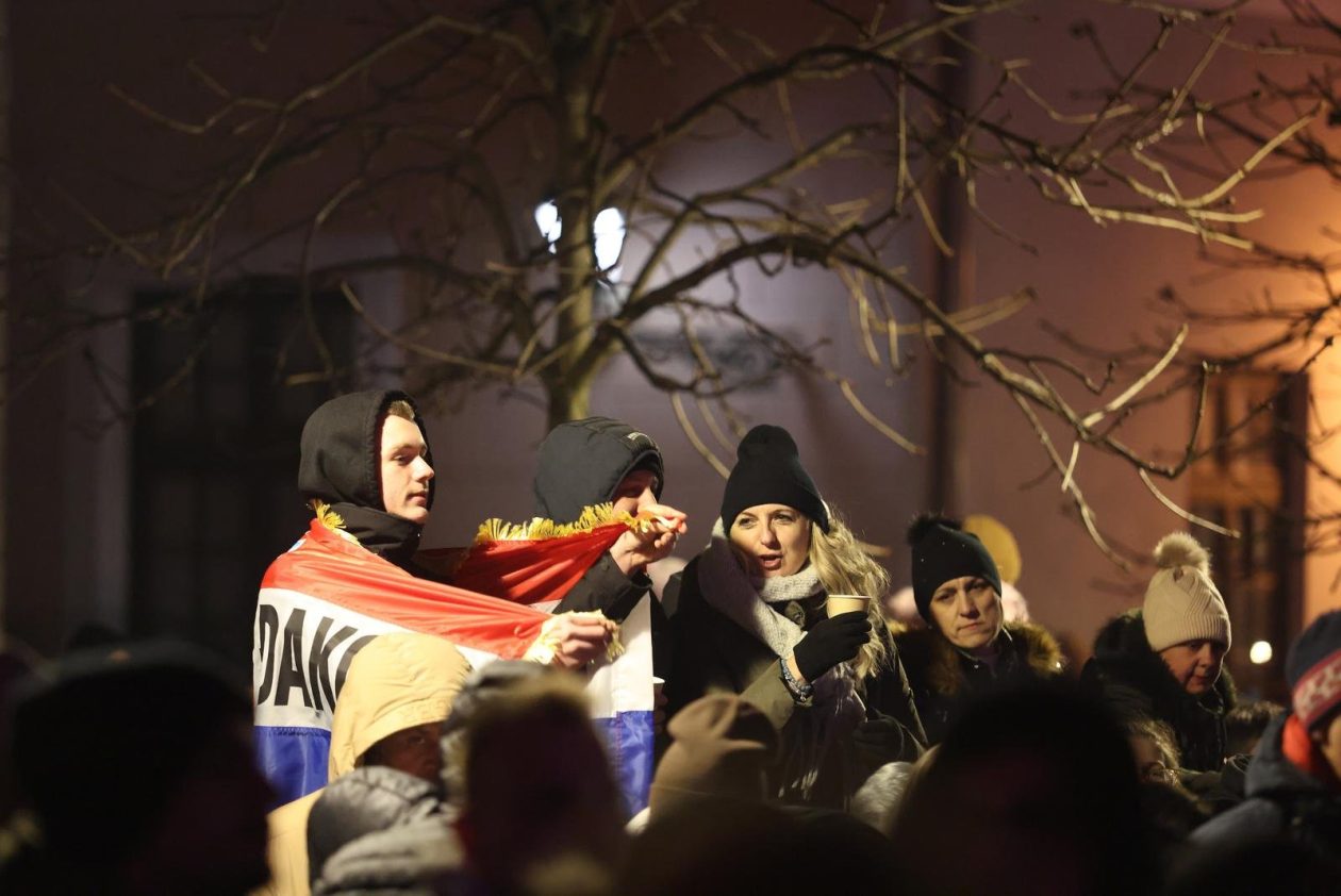 PXL_010126_144112506