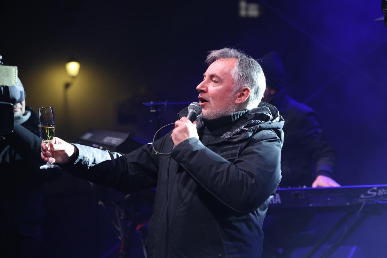 PXL_010126_144112508