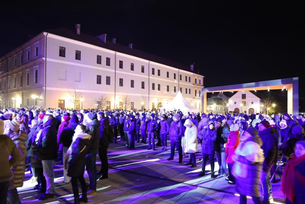 PXL_010126_144112513