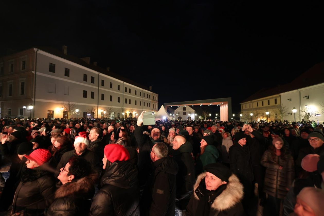 PXL_010126_144112522