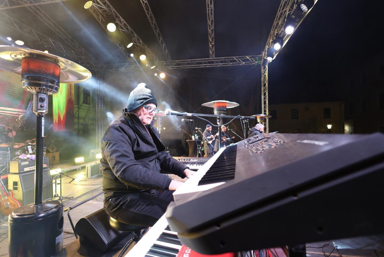 PXL_010126_144112523