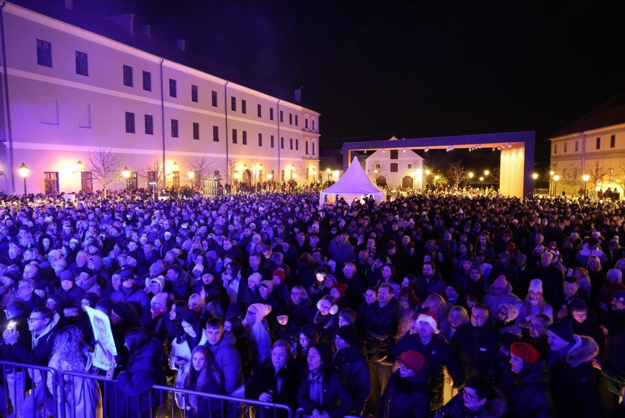 PXL_010126_144112526