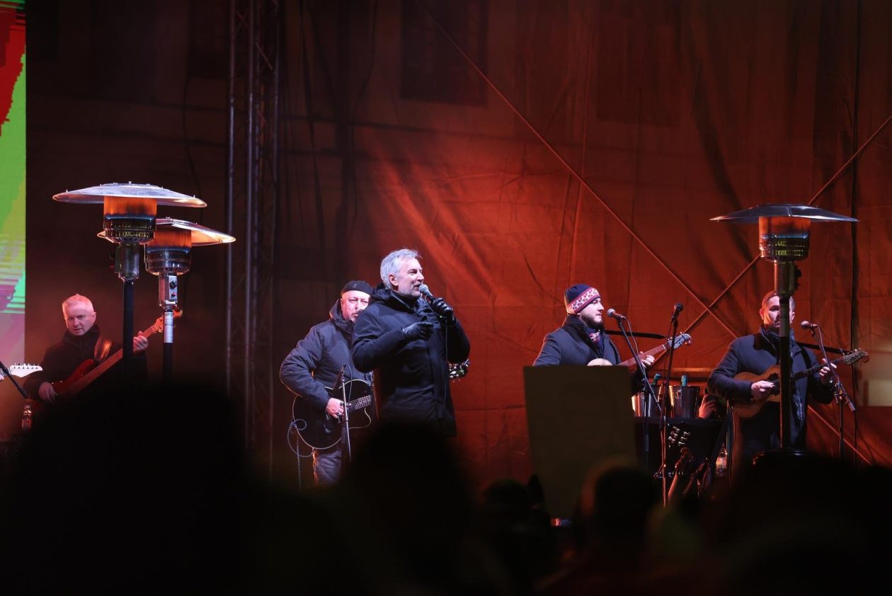 PXL_010126_144112528