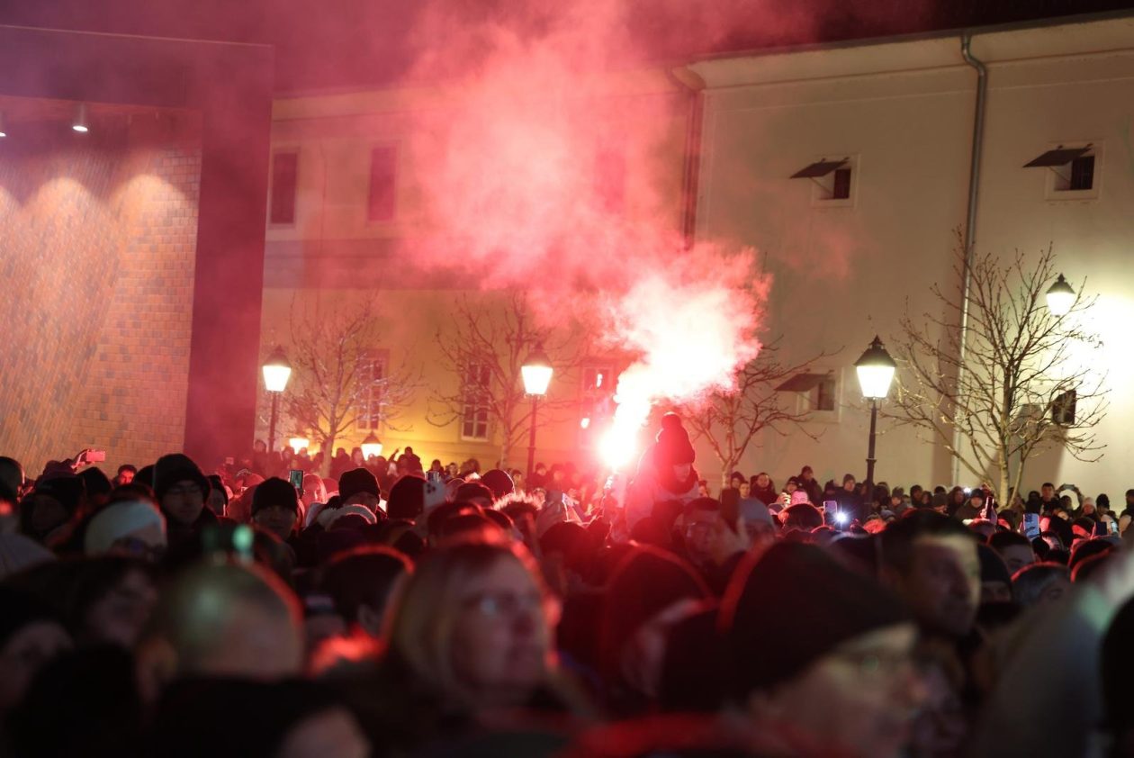 PXL_010126_144112535