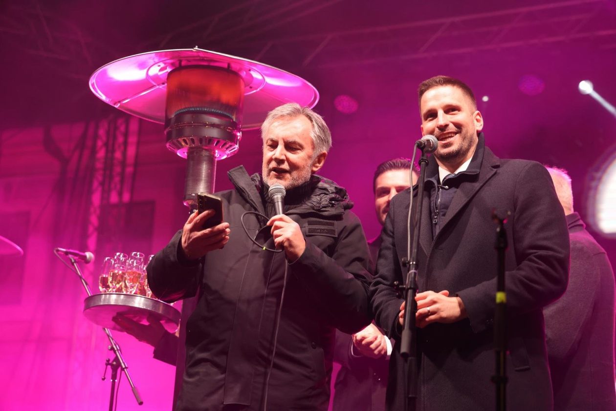 PXL_010126_144112536