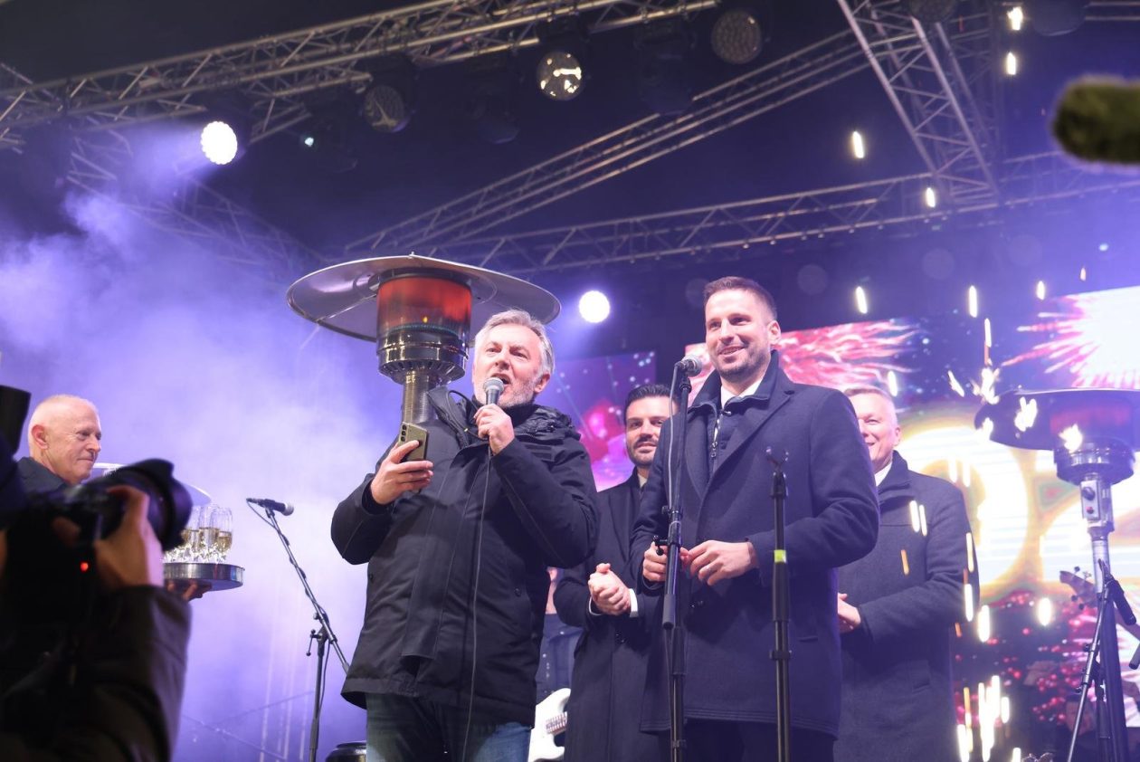 PXL_010126_144112539