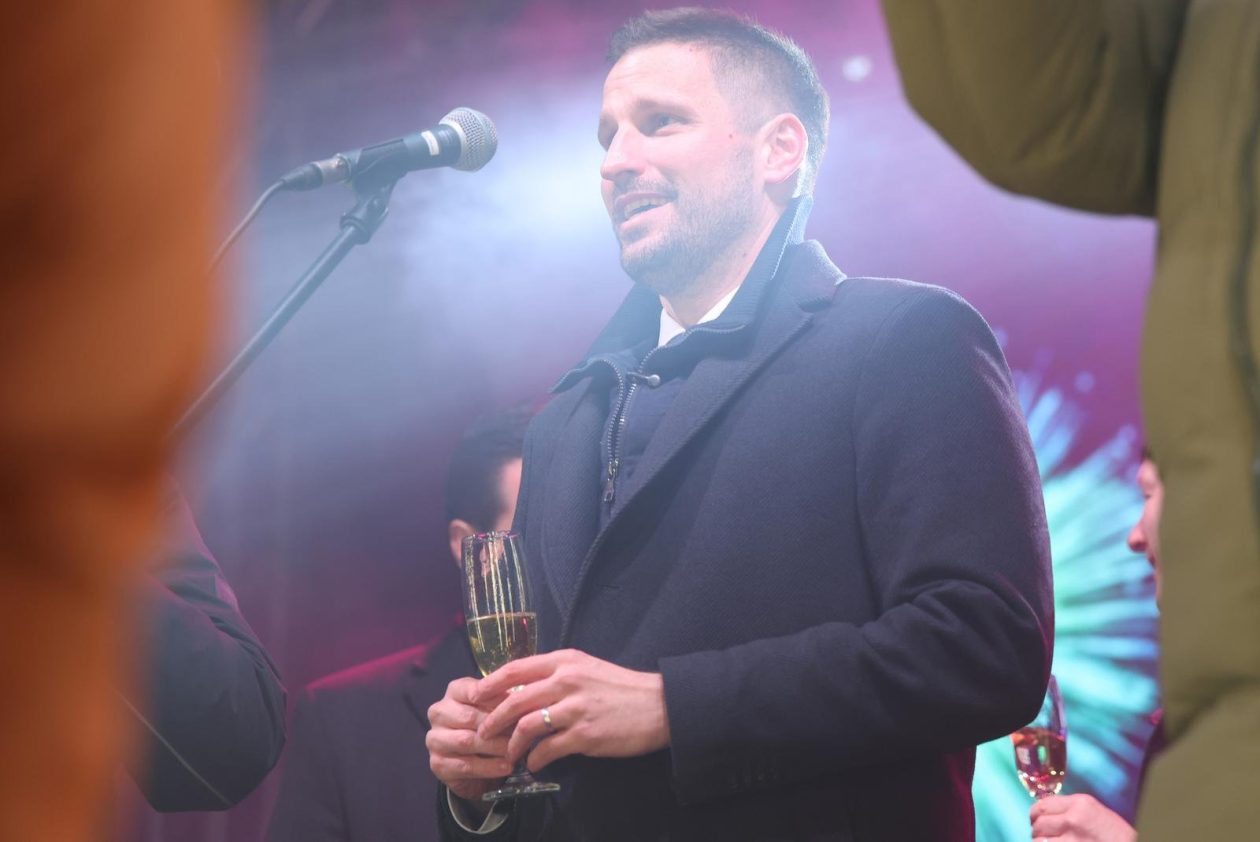 PXL_010126_144112540