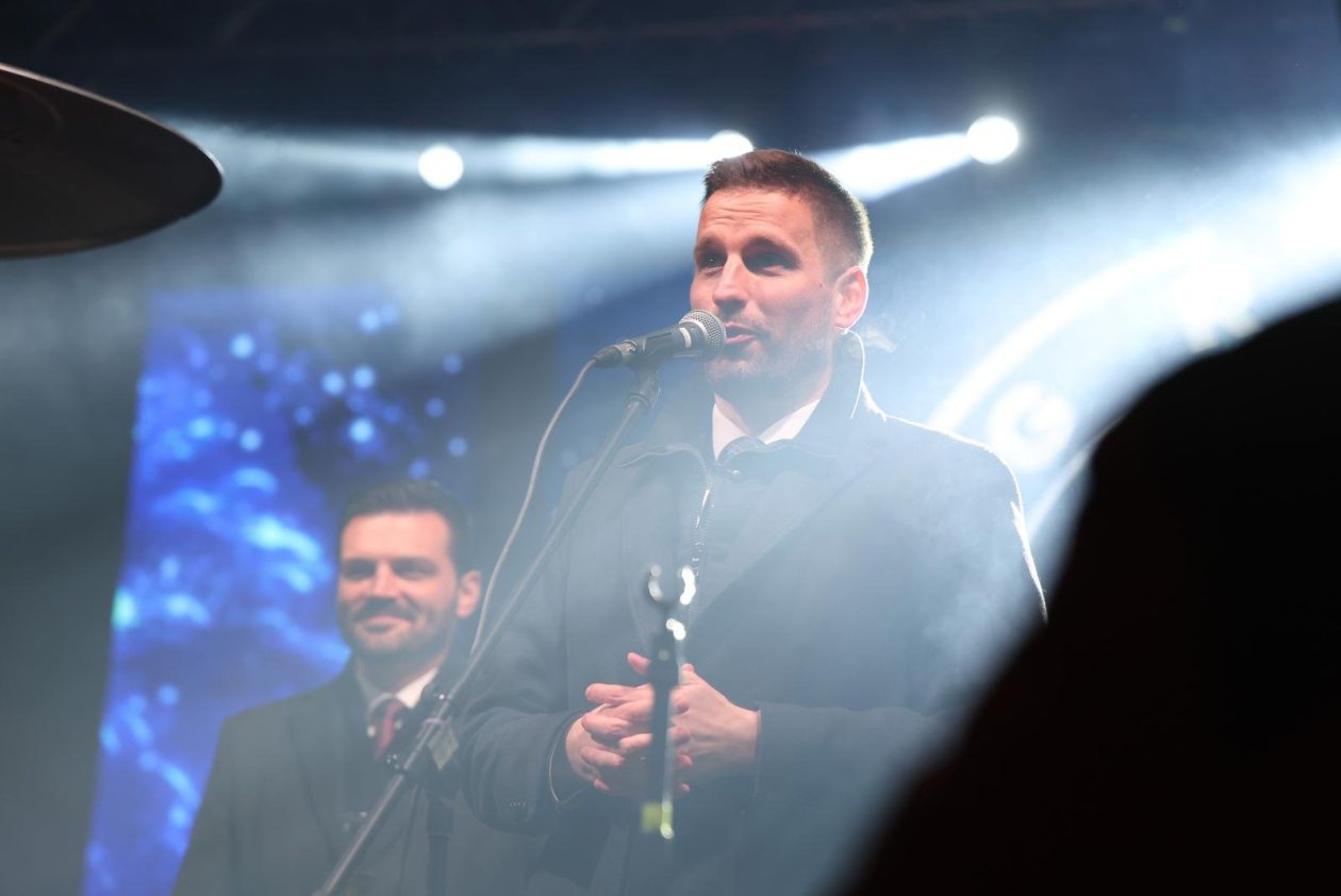 PXL_010126_144112542