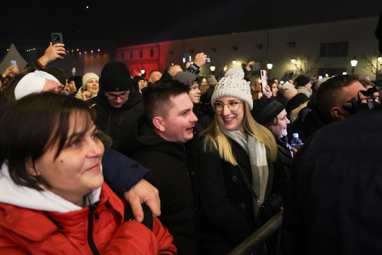 PXL_010126_144112544