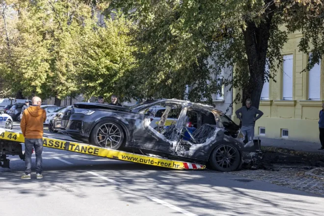 Izgorjeli Audi u Osijeku