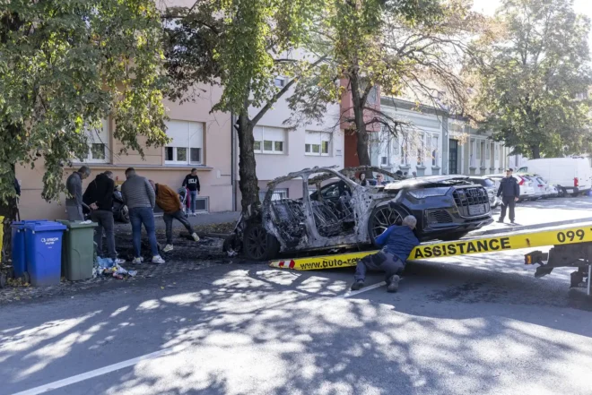 Izgorjeli Audi u Osijeku