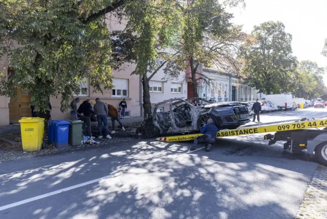 Izgorjeli Audi u Osijeku