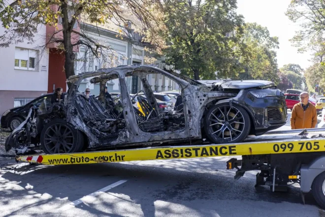 Izgorjeli Audi u Osijeku