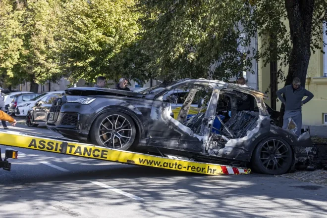 Izgorjeli Audi u Osijeku