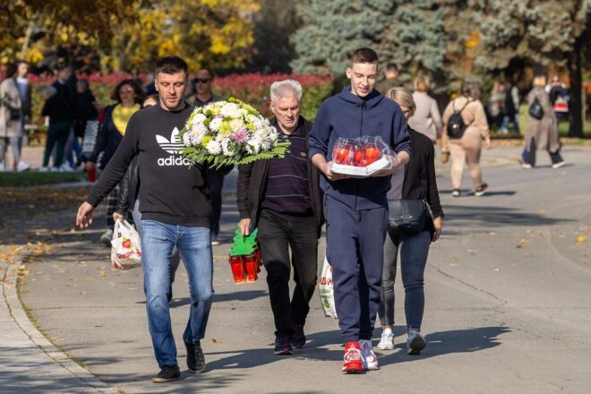 Svi sveti na osječkim grobljima 2024.