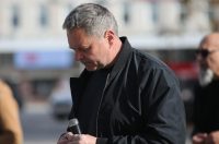 Osijek: Molitelji krunice ispred osječke konkatedrale