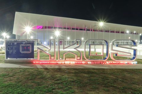 Zapaljene svijeće ispred Opus arene