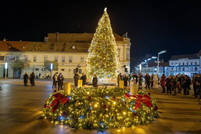 Zapaljena prva adventska svijeća u Osijeku