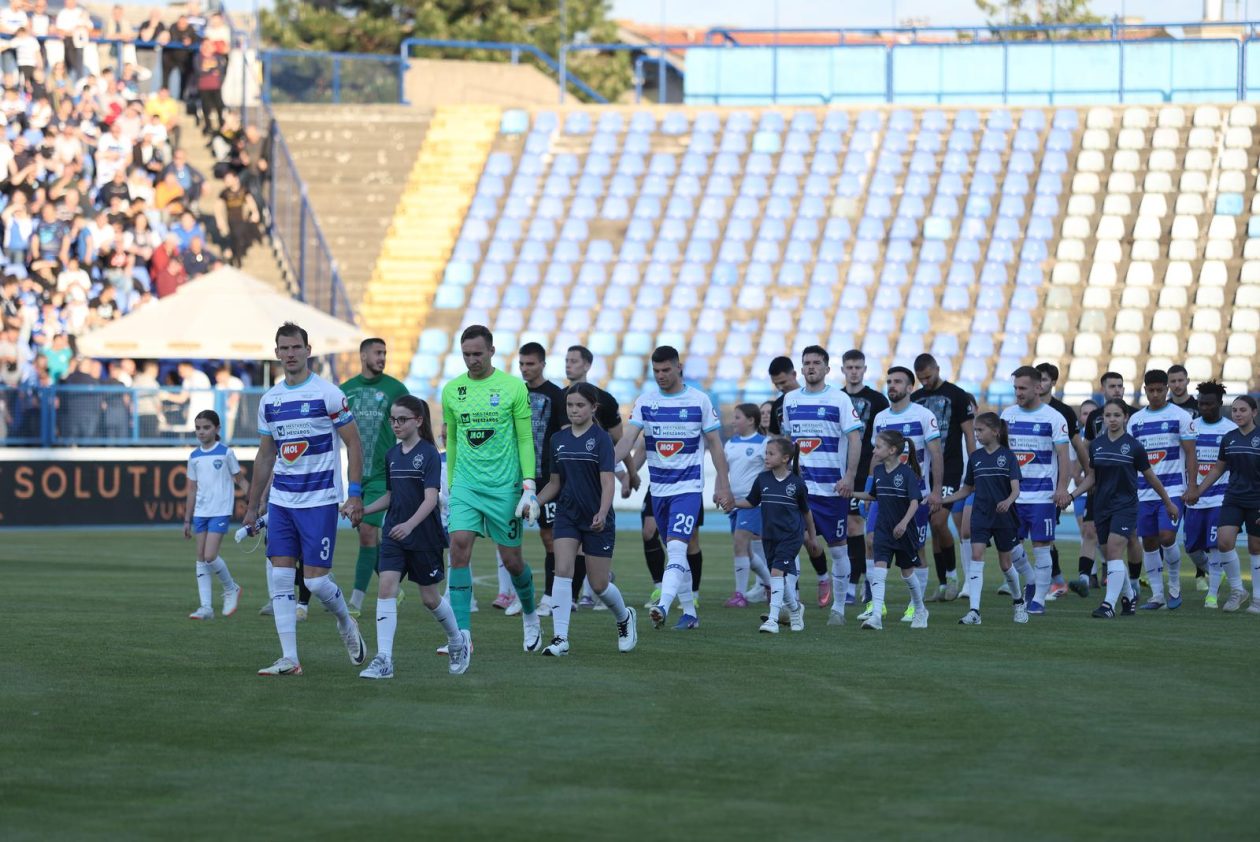 Stadion Gradski vrt: HNK Vukovar 1991 – NK Osijek