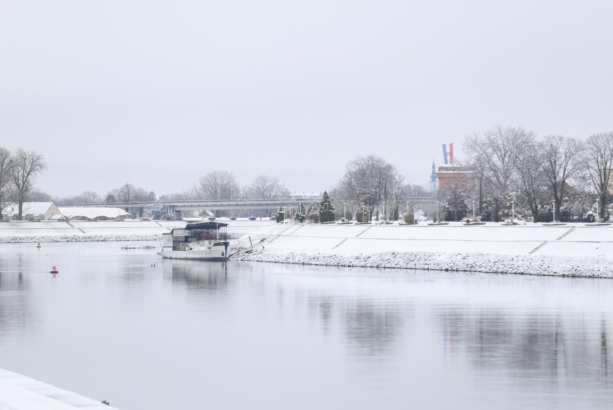 PXL_030126_144167780 PXL_030126_144167780