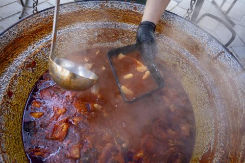 podjela fiš paprikaša veliki petak 2026