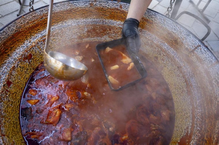 podjela fiš paprikaša veliki petak 2026