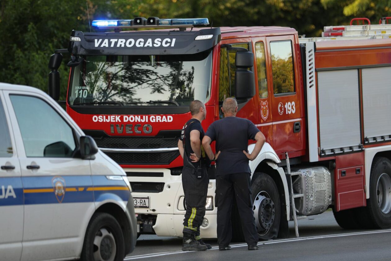 Osijek: Sudar vatrogasnog kamiona i automobila u Vukovarskoj ulici