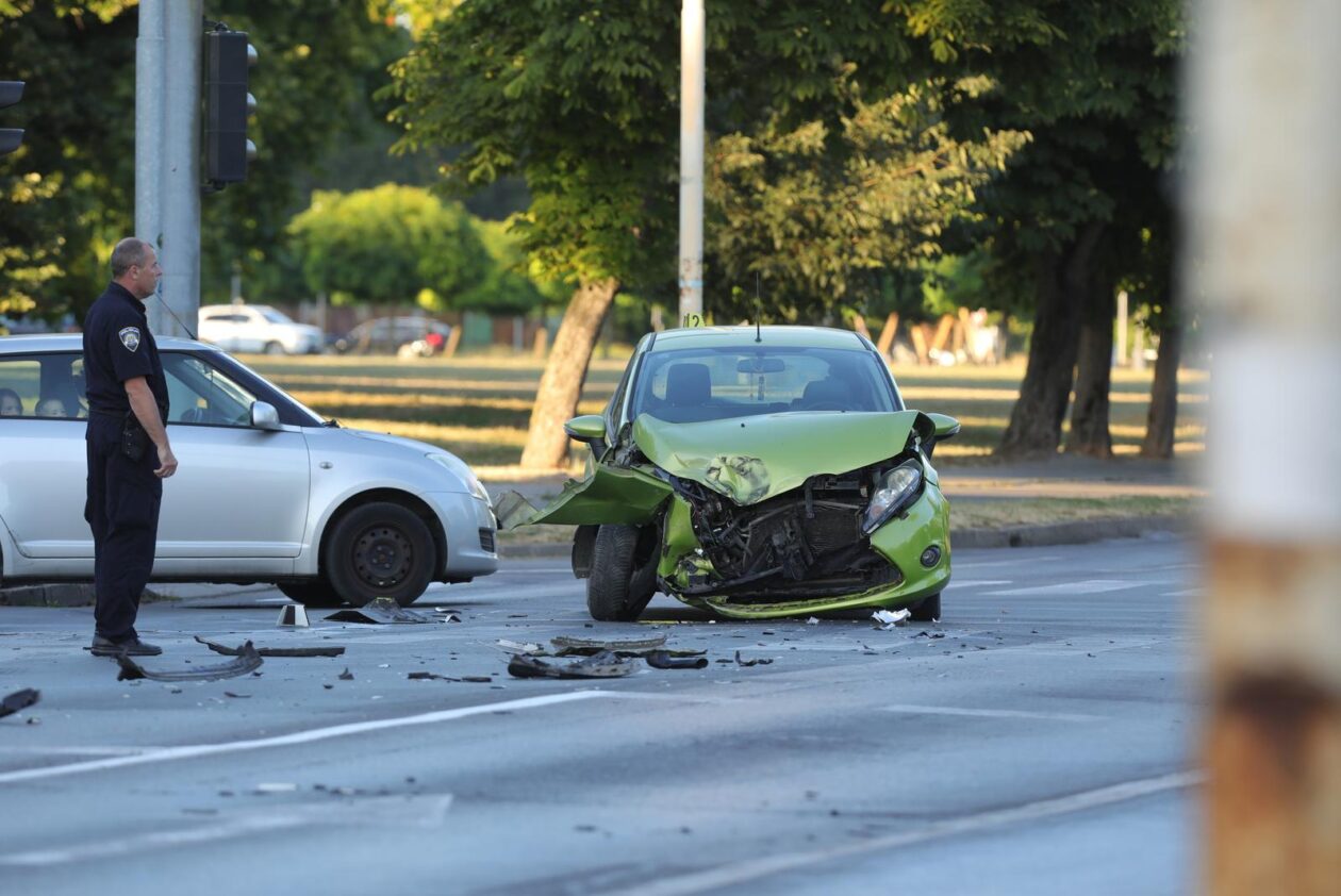 Osijek: Sudar vatrogasnog kamiona i automobila u Vukovarskoj ulici