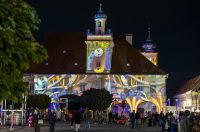 Osijek : U sklopu HeadOnEast festivala osvjetljena pročelja osječke Tvrđe.