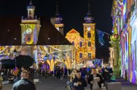 Osijek : U sklopu HeadOnEast festivala osvjetljena pročelja osječke Tvrđe.