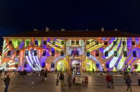Osijek : U sklopu HeadOnEast festivala osvjetljena pročelja osječke Tvrđe.