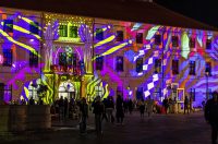 Osijek : U sklopu HeadOnEast festivala osvjetljena pročelja osječke Tvrđe.