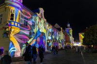 Osijek : U sklopu HeadOnEast festivala osvjetljena pročelja osječke Tvrđe.