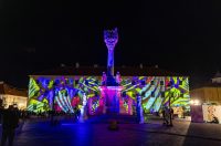 Osijek : U sklopu HeadOnEast festivala osvjetljena pročelja osječke Tvrđe.