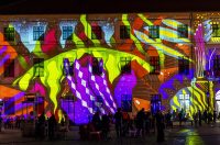 Osijek : U sklopu HeadOnEast festivala osvjetljena pročelja osječke Tvrđe.