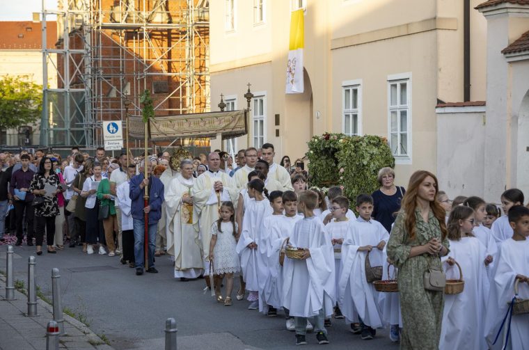 Osijek: Svetkovina presvetog tijela i krvi Kristove – Tijelovo
