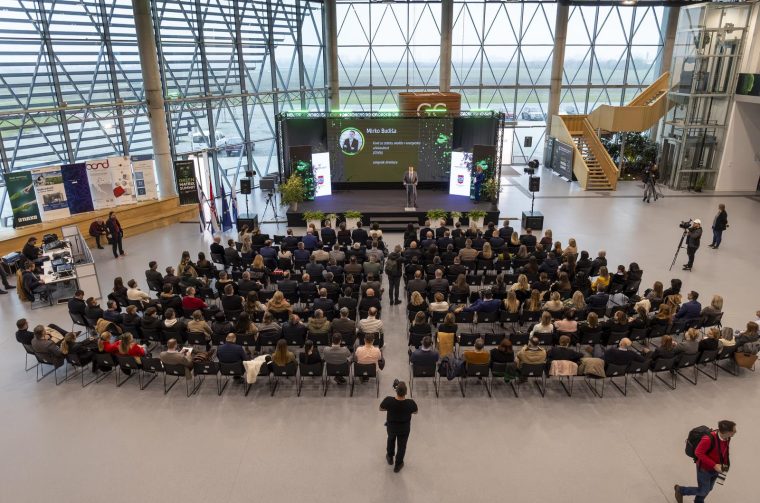 Osijek: Treće izdanje Green Matrix Summita, dvodnevno događanje posvećeno održivim rješenjima, zelenoj i digitalnoj tranziciji Osijek: Treće izdanje Green Matrix Summita, dvodnevno događanje posvećeno održivim rješenjima, zelenoj i digitalnoj tranziciji