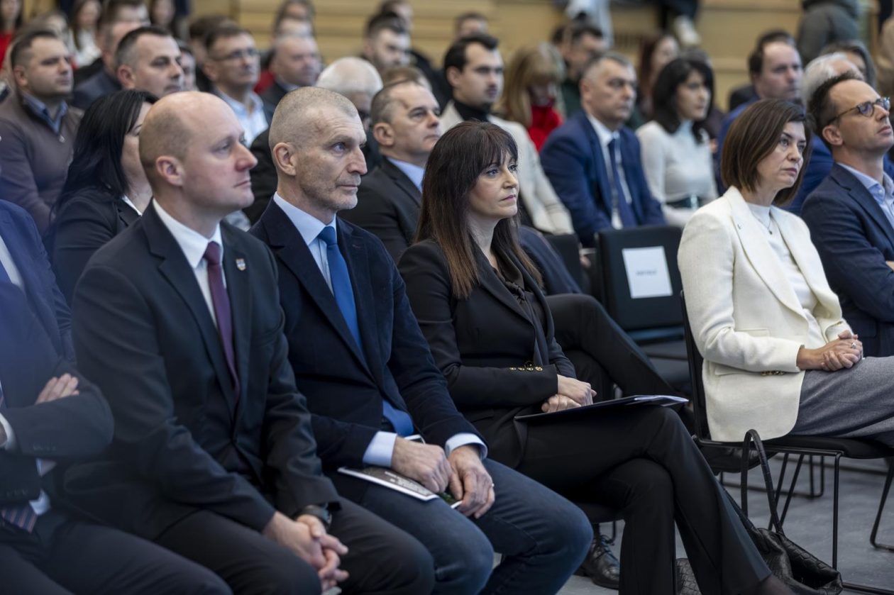 Osijek: Treće izdanje Green Matrix Summita, dvodnevno događanje posvećeno održivim rješenjima, zelenoj i digitalnoj tranziciji Osijek: Treće izdanje Green Matrix Summita, dvodnevno događanje posvećeno održivim rješenjima, zelenoj i digitalnoj tranziciji