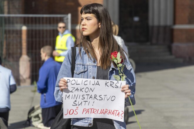 Osijek: Molitelji i protuprosvjednici okupili se ispred konkatedrale