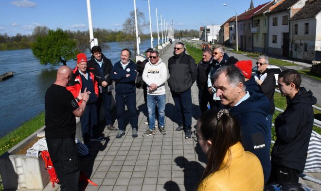 Davor: Opatijski kukali po prvi puta u Slavoniji na kupanju u rijeci Savi Davor: Opatijski kukali po prvi puta u Slavoniji na kupanju u rijeci Savi