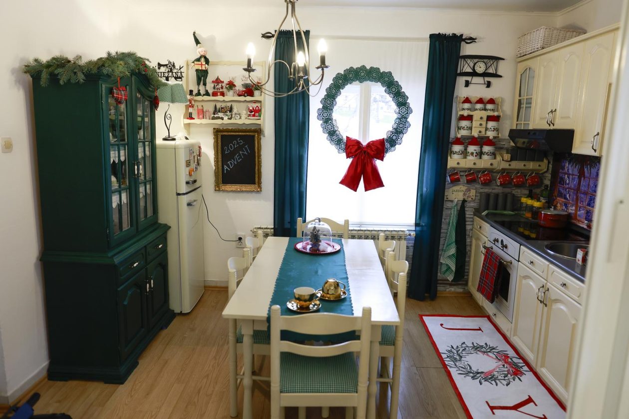 Osijek: Snježana Seleš samostalno izrađuje ukrase za svoju kuću