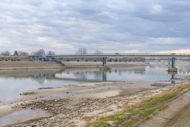 Niski vodostaj Drave kod Osijeka