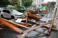 Vjetar srušio skelu glavne pošte u Osijeku