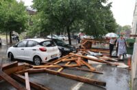 Vjetar srušio skelu glavne pošte u Osijeku