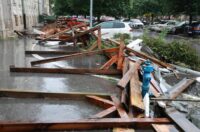 Vjetar srušio skelu glavne pošte u Osijeku