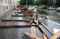 Vjetar srušio skelu glavne pošte u Osijeku