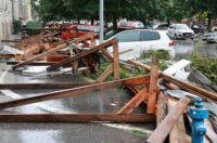 Vjetar srušio skelu glavne pošte u Osijeku