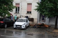 Vjetar srušio skelu glavne pošte u Osijeku