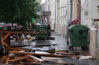 Vjetar srušio skelu glavne pošte u Osijeku